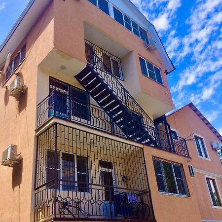 Hotel By The Sea Rozetta Сухуми Екстериор снимка