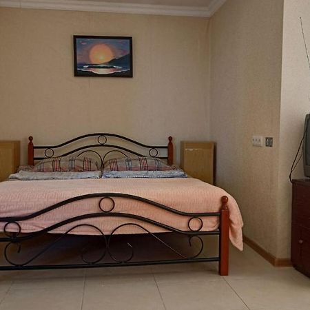 Hotel By The Sea Rozetta Сухуми Екстериор снимка