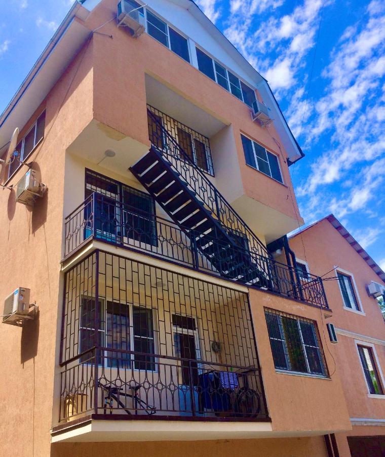 Hotel By The Sea Rozetta Сухуми Екстериор снимка
