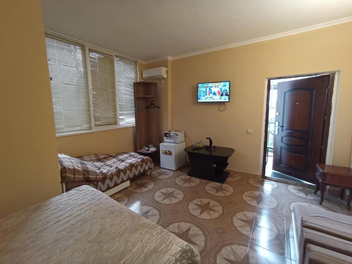 Hotel By The Sea Rozetta Сухуми Екстериор снимка