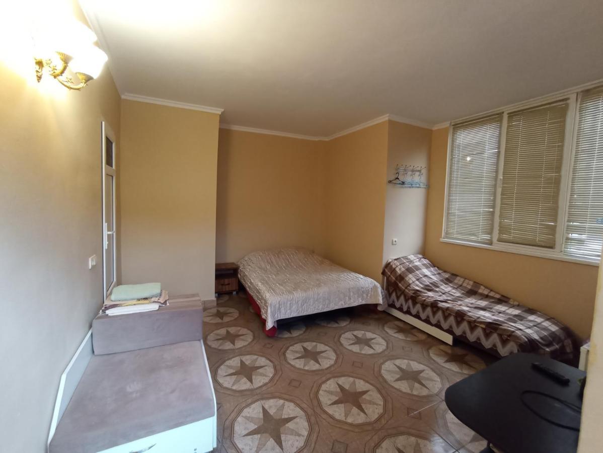 Hotel By The Sea Rozetta Сухуми Екстериор снимка
