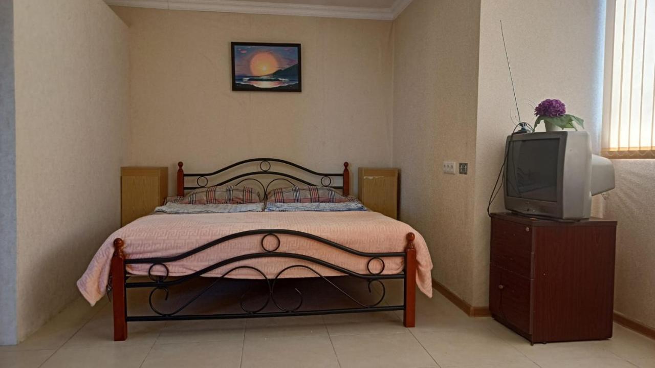 Hotel By The Sea Rozetta Сухуми Екстериор снимка