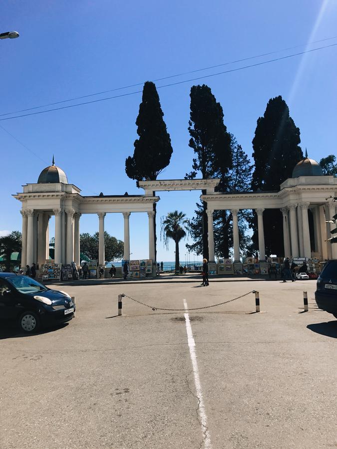 Hotel By The Sea Rozetta Сухуми Екстериор снимка