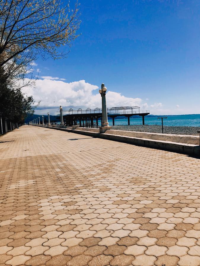 Hotel By The Sea Rozetta Сухуми Екстериор снимка