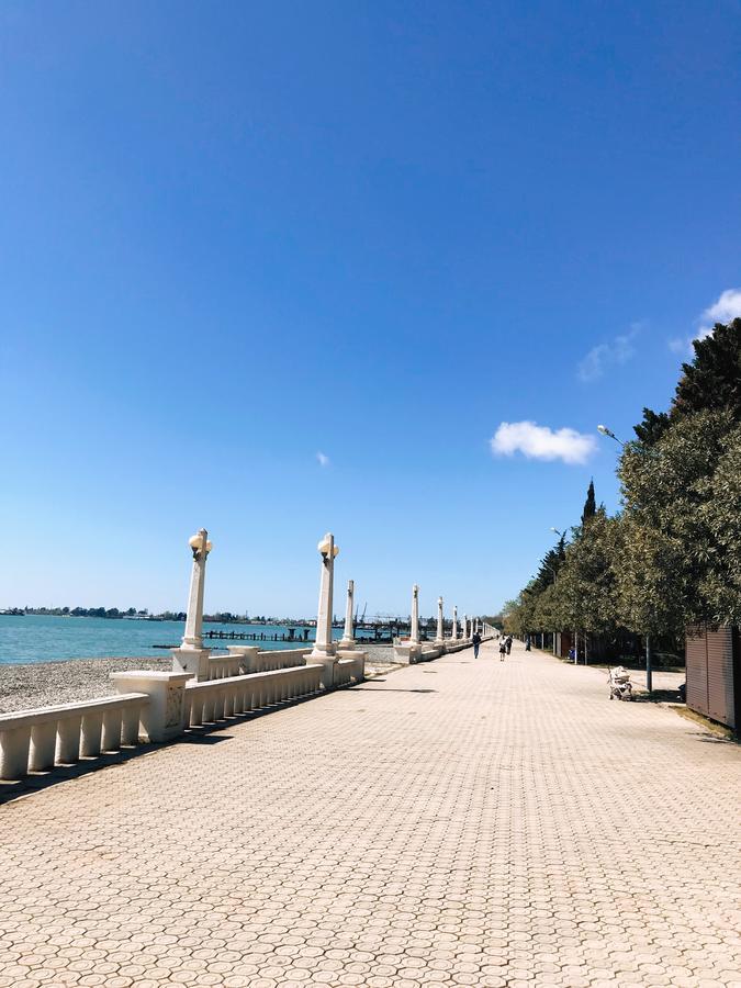 Hotel By The Sea Rozetta Сухуми Екстериор снимка