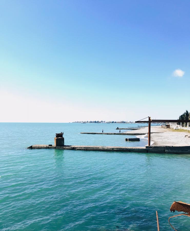 Hotel By The Sea Rozetta Сухуми Екстериор снимка