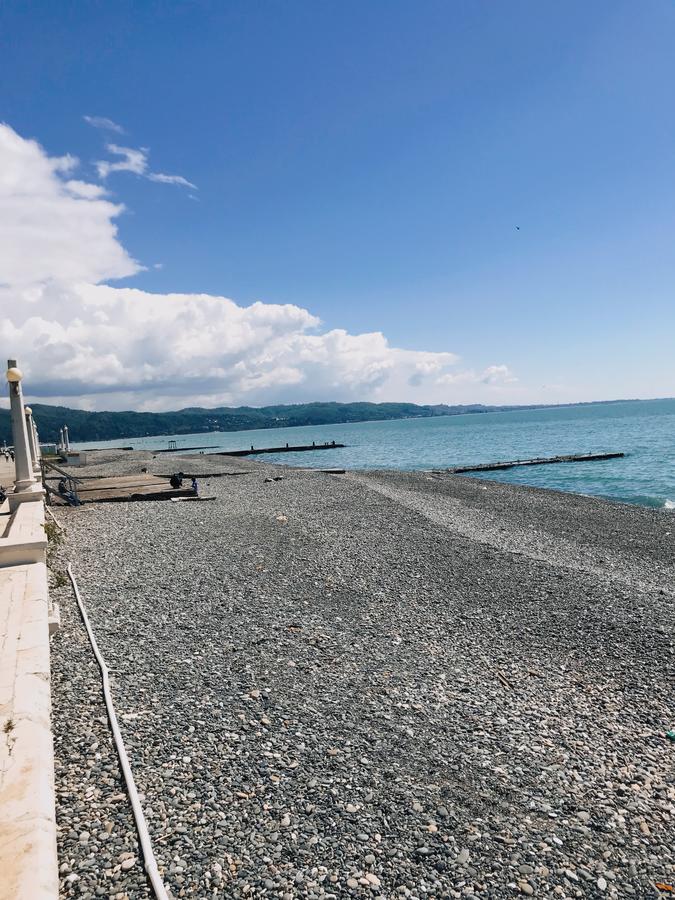 Hotel By The Sea Rozetta Сухуми Екстериор снимка